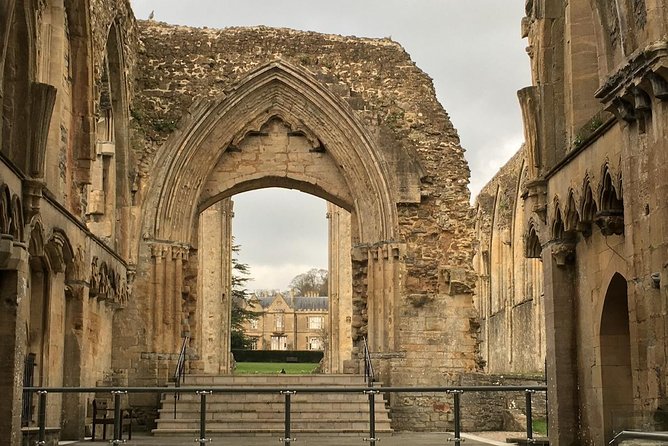 Small-Group Day Trip to Stonehenge, Glastonbury, and Avebury from London - Chalice Well Gardens: Holy Grail Legend on Foot