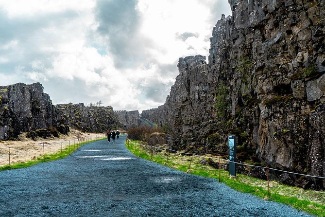 Small-Group Golden Circle Full-Day Tour from Reykjavik - Getting to the Golden Circle Without a Rental Car
