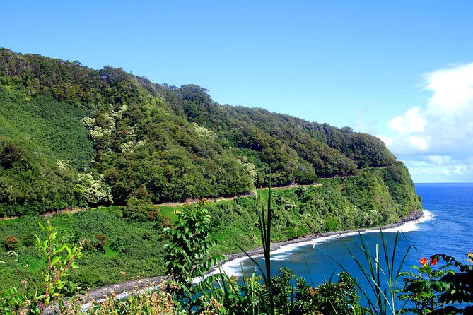 Small-Group Luxury Tour: Road to Hana and Ka'eleku Cavern Day Trip - Wai‘anapanapa State Park: black sand, lava arches, and photo angles
