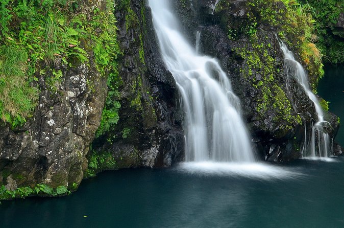 Small-Group Luxury Tour: Road to Hana and Ka'eleku Cavern Day Trip - Small-group size: why eight people changes the whole day