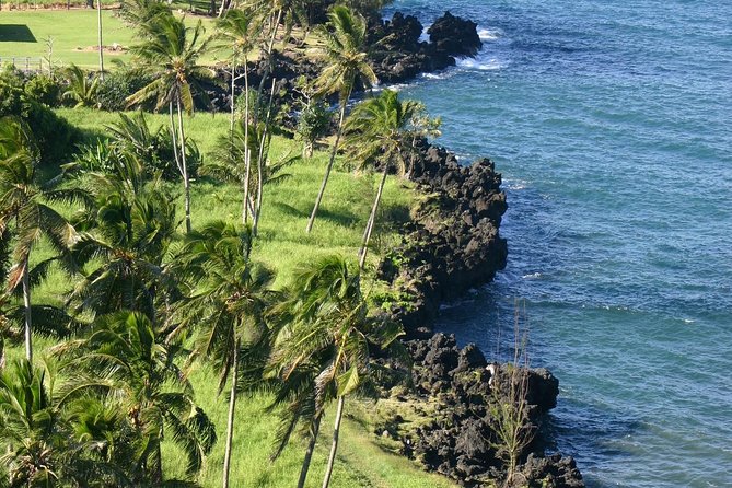 Small-Group Luxury Tour: Road to Hana and Ka'eleku Cavern Day Trip - Ka‘eleku Cavern: lava-tube wonder with rail help and easy walking