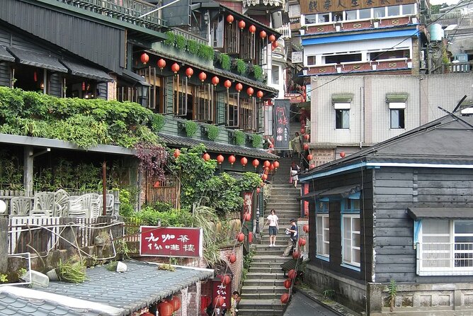Small-Group: Yehliu, Jiufen & Pingxi Day Tour from Taipei - Pingxi District: the sky lantern moment you’ll remember