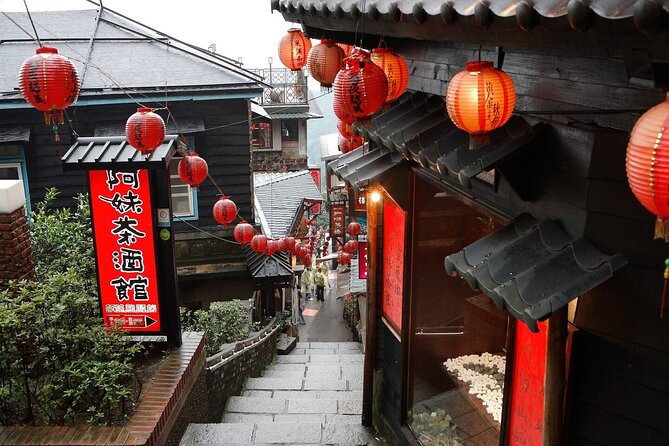 Small-Group: Yehliu, Jiufen & Pingxi Day Tour from Taipei - What to pack: cash, shoes, and rain gear that actually helps