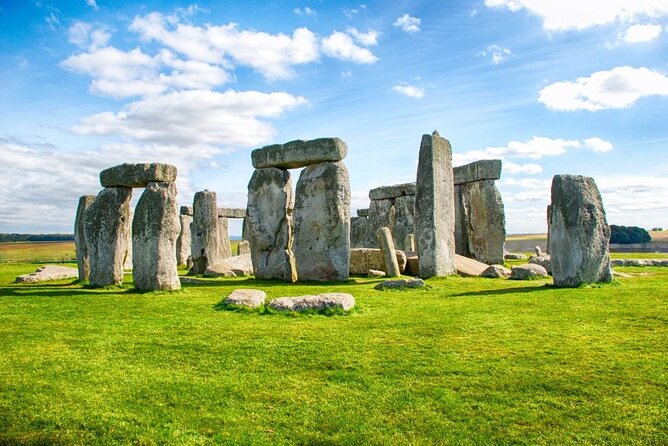 Stonehenge and Bath Guided Day Tour from London - Stonehenge First: Making the Most of Nearly Two Hours