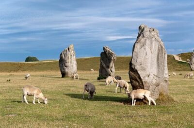 Stonehenge, Avebury & the Cotswolds from Bath (Small group) - Stonehenge: early entry, audio at your pace, and card payment for tickets