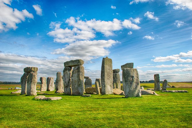 Stonehenge Morning Half-Day Tour from London Including Admission - Audio guide setup: download help and earphones you’ll be glad you brought