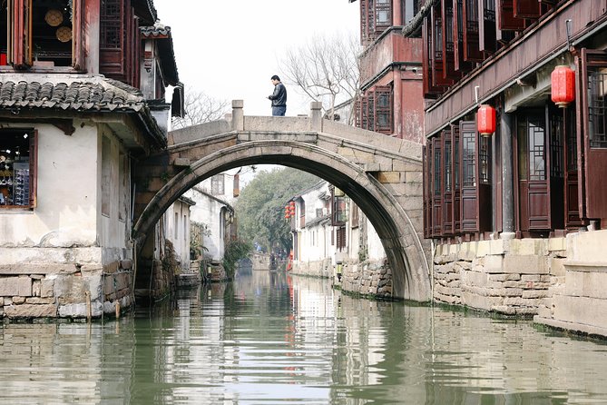 Suzhou and Zhouzhuang Water Village Day Trip from Shanghai - Getting There: Hotel Pickup, Mini-Van Comfort, and Road Time