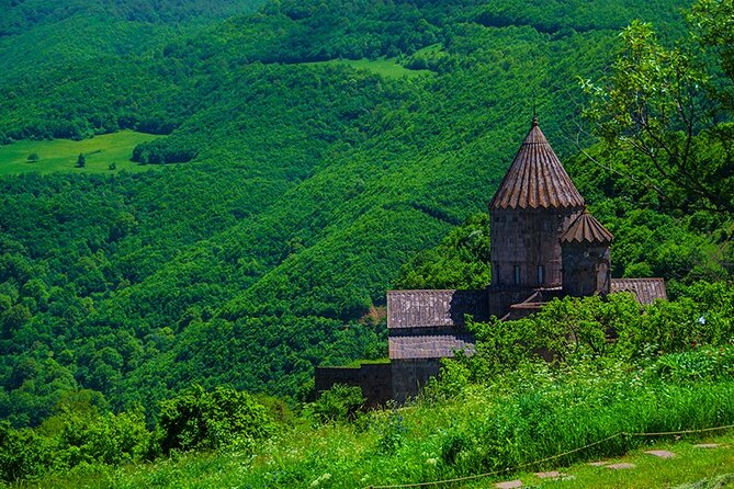 Tatev & Shaki Waterfall Guided Group Tour with Wine Tasting - Ar Areni Winery: Wine Tasting With Regional Flavor
