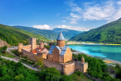 Tbilisi: Day Trip to Kazbegi, Gudauri, Gergeti, and Ananuri - Zhinvali Reservoir: Soviet dam stop with real context