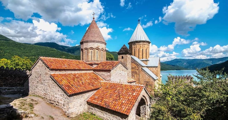 Tbilisi: Gudauri and Kazbegi Day Trip Including 4WD - Pasanauri Lunch Break: Khinkali Country and Real Mountain Food Time