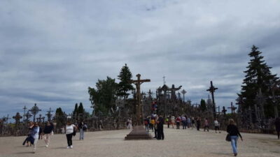 The Hill of Crosses: Full-Day Tour from Vilnius - Getting there from Vilnius: what the 09:00 start really means