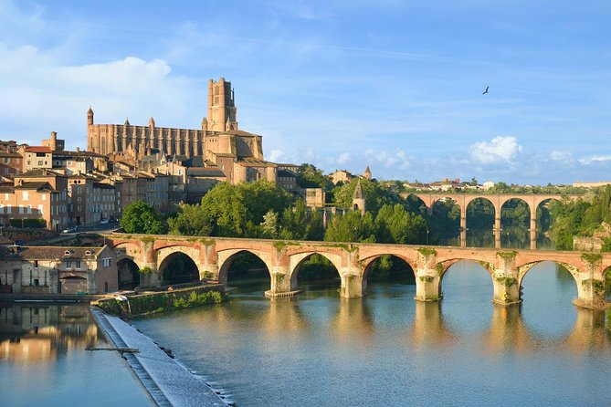 Toulouse: Albi and Cordes/Ciel Day Trip with Audio Guides - The ride out of Toulouse is the easy part