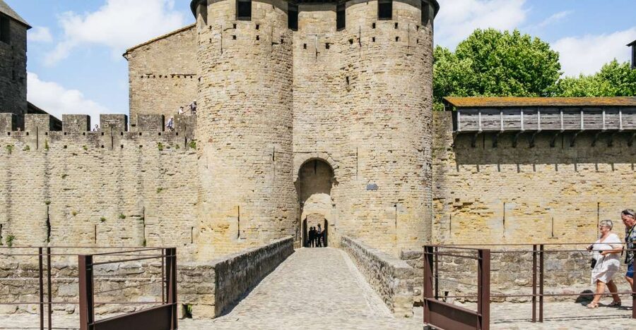 Toulouse: Carcassonne Day Trip by Coach with Audioguide - Getting There and Back: The Coach That Sets the Tone