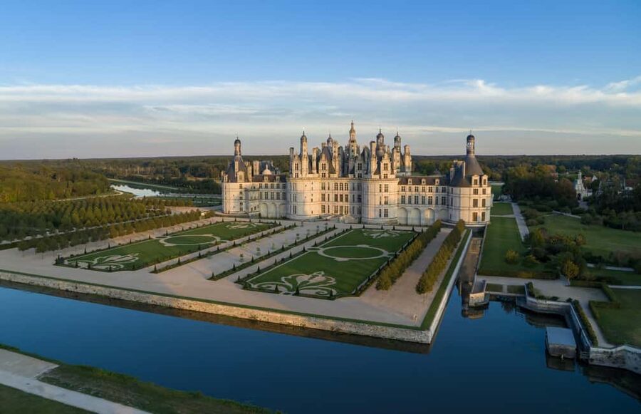 Tours/Amboise: Chambord, Chenonceau Day Trip & Wine Tasting - Château de Chenonceau: the River Cher setting and Renaissance gardens