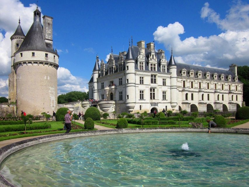 Tours/Amboise: Chambord, Chenonceau Day Trip & Wine Tasting - Château de Chambord: 426 rooms, 282 fireplaces, and the double helix