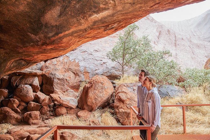 Uluru (Ayers Rock) Base and Sunset Half-Day Trip with Opt Outback BBQ Dinner - Stop 1: Uluru–Kata Tjuta Cultural Centre and the Tjukurpa tunnel