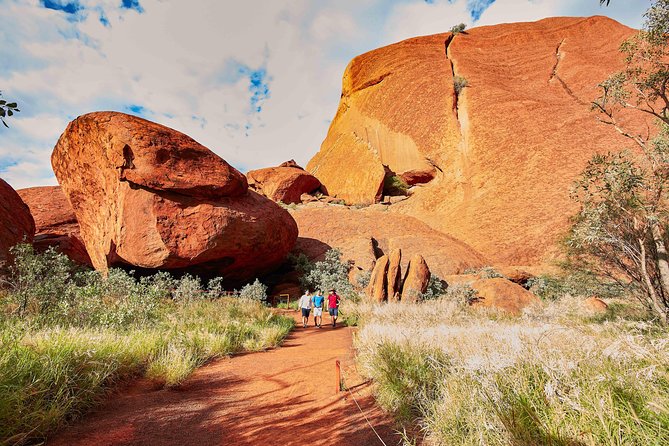 Uluru (Ayers Rock) Base and Sunset Half-Day Trip with Opt Outback BBQ Dinner - Stop 2: The Kuniya Walk to Mutitjulu Waterhole