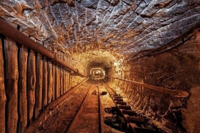 UNESCO Wieliczka Salt Mine Half-Day Tour from Kraków - The descent and the mine levels: what to expect down there