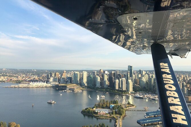 Vancouver-Victoria Day Trip by Seaplane + Whale Watching by Boat - Staying on the pods: guide style that turns a good day into a great one