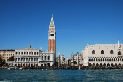 Venice Day Trip from Milan with Guided City Tour - Venice’s first hit: lagoon boat cruise and instant atmosphere