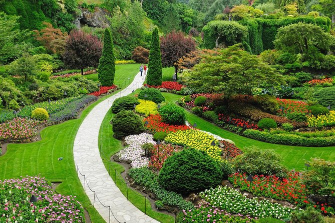 Victoria and Butchart Gardens Day Trip from Vancouver - Guides and vibes: the day improves when the guide keeps things moving