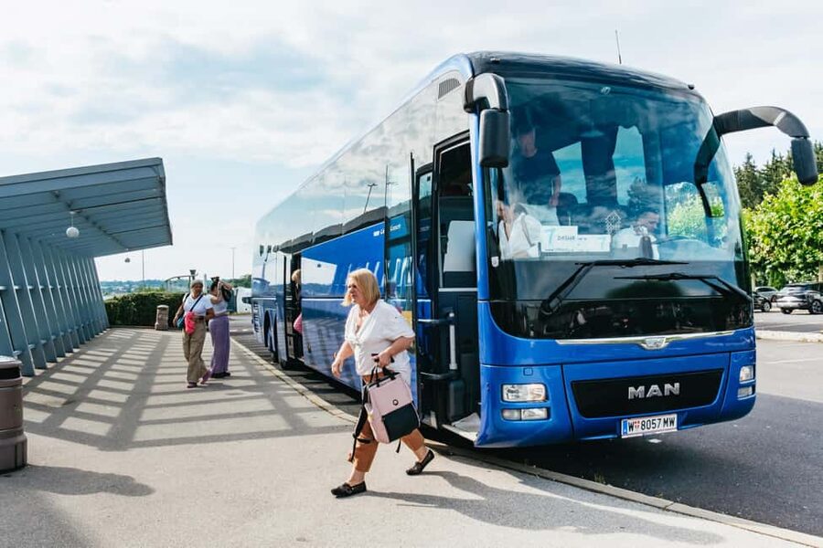 Vienna: Hallstatt & Alpine Peaks Day Trip with Skywalk Lift - Weather and comfort: what to pack for Austria in one day