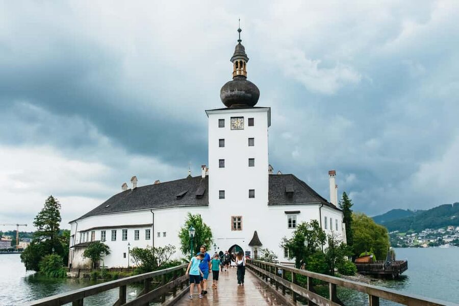 Vienna: Hallstatt & Alpine Peaks Day Trip with Skywalk Lift - Price and value: what $131 is really buying