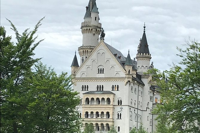 VIP Day Trip Neuschwanstein and Linderhof Castle from Munich - Oberammergau by coach: the Lüftlmalerei facades moment