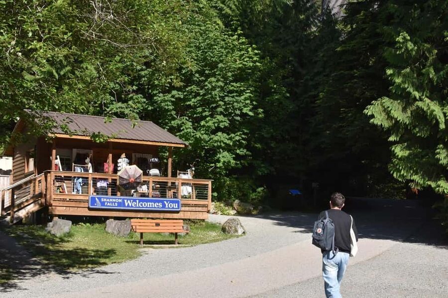 Whistler, Sea to Sky Gondola, and Shannon Falls Day Trip - Guide Style and Group Flow: Why It Can Feel Smooth