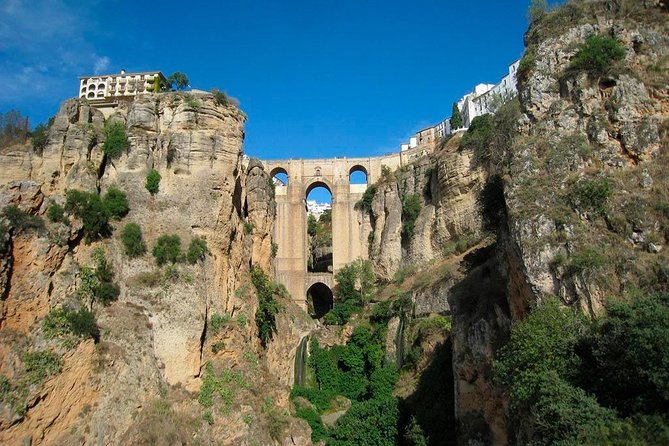 White Villages and Ronda Day Tour from Seville - Ronda in 2 hours: planning your walk for the New Bridge area