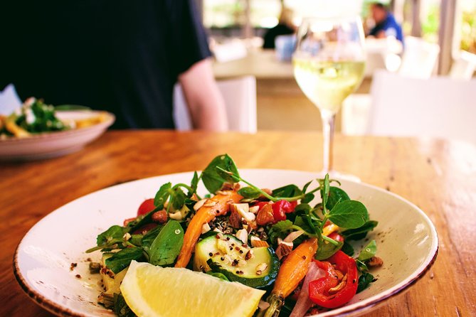 Wildlife, Waterfalls and Wine Day Tour from Sydney - The seaside lunch break: where the day finally slows down