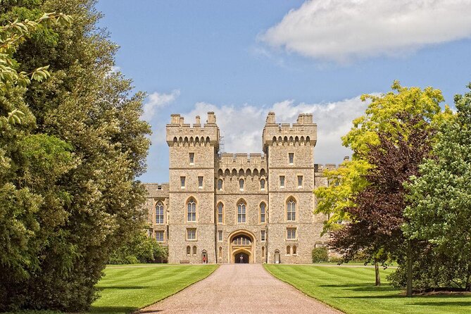 Windsor, Stonehenge and Bath Day Trip from London Spanish - The real deal: a 3-site sampler day from London