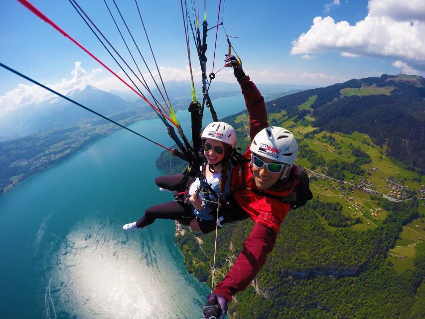 Zurich: Day trip to Interlaken incl. tandem paragliding - From the van to the launch: the 3-minute walk with big views