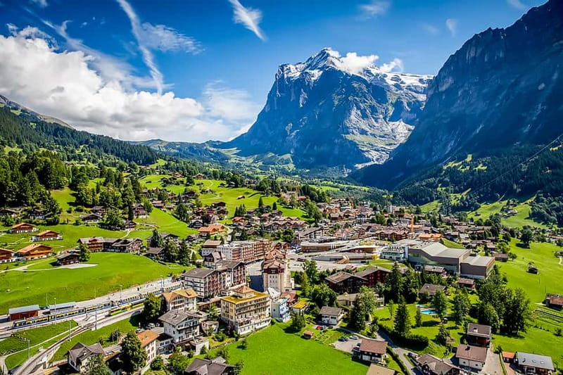 Zurich: Grindelwald, Interlaken & Lauterbrunnen Day Trip - Getting on the bus in Zurich Sihlquai without wasting time